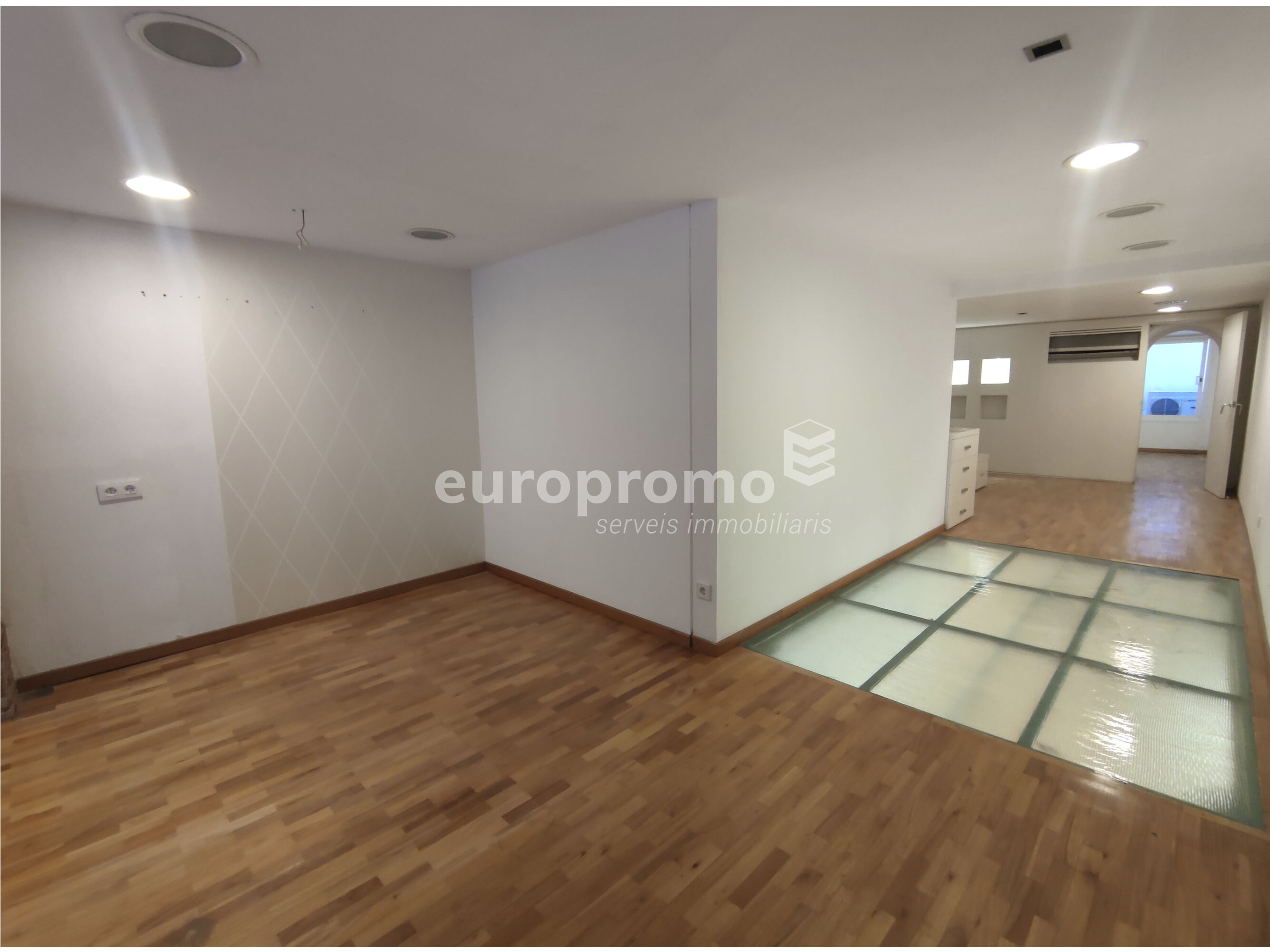 Local  de 101m2 en el centro de Girona!